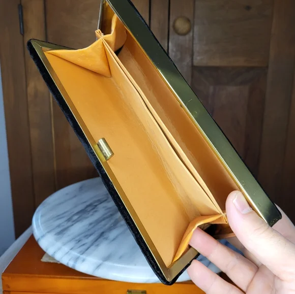 Elegant Black Velvet Clutch - Picture 15 of 16